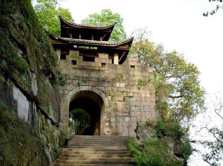 钓鱼城发现神秘南宋衙署建筑师很了不得它曾让元朝石炮失效