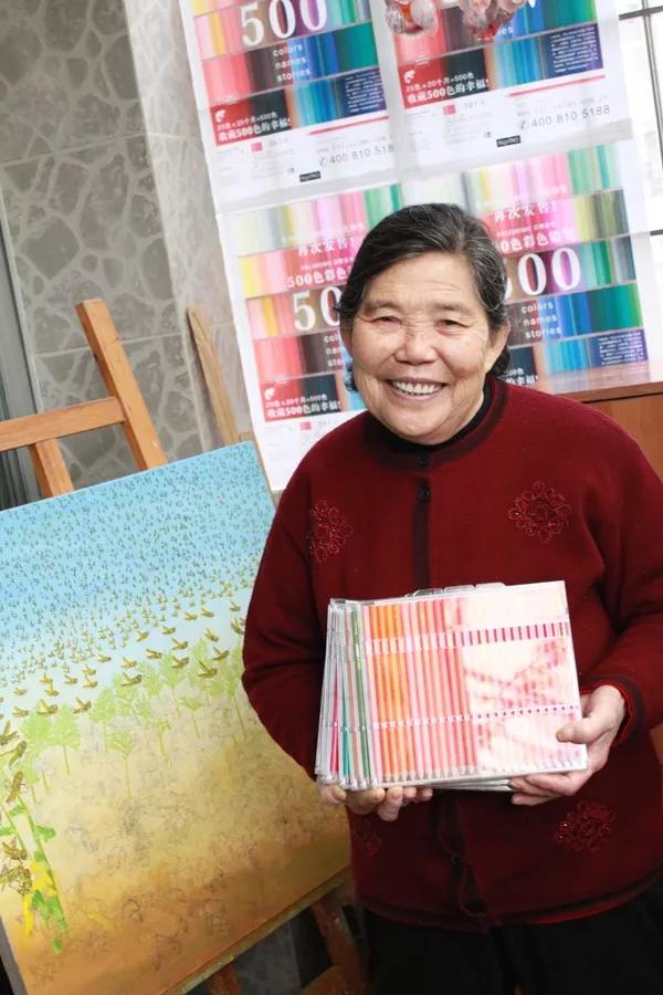 著名画家陈丹青则称赞道:常秀峰的画,有质朴的震撼和心灵纯净的体现她