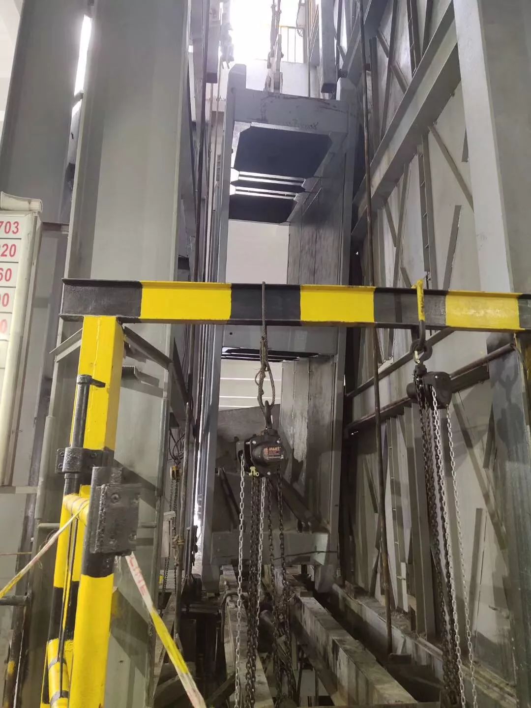 基层动态金昌部顺利完成龙首矿混合井罐笼及平衡锤更换