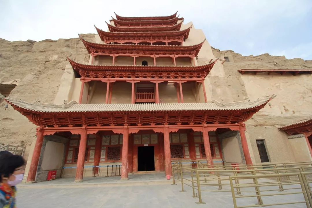 12青海湖13大清真寺14黄河第一桥丝绸之路上有着璀璨古老的中国文化