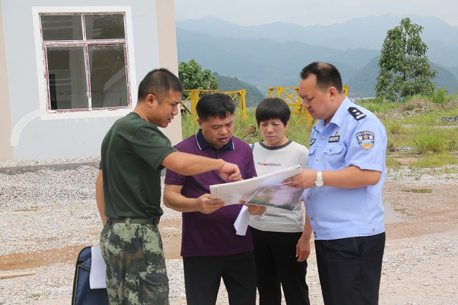 蒋正才到三所一队监所项目工地调研