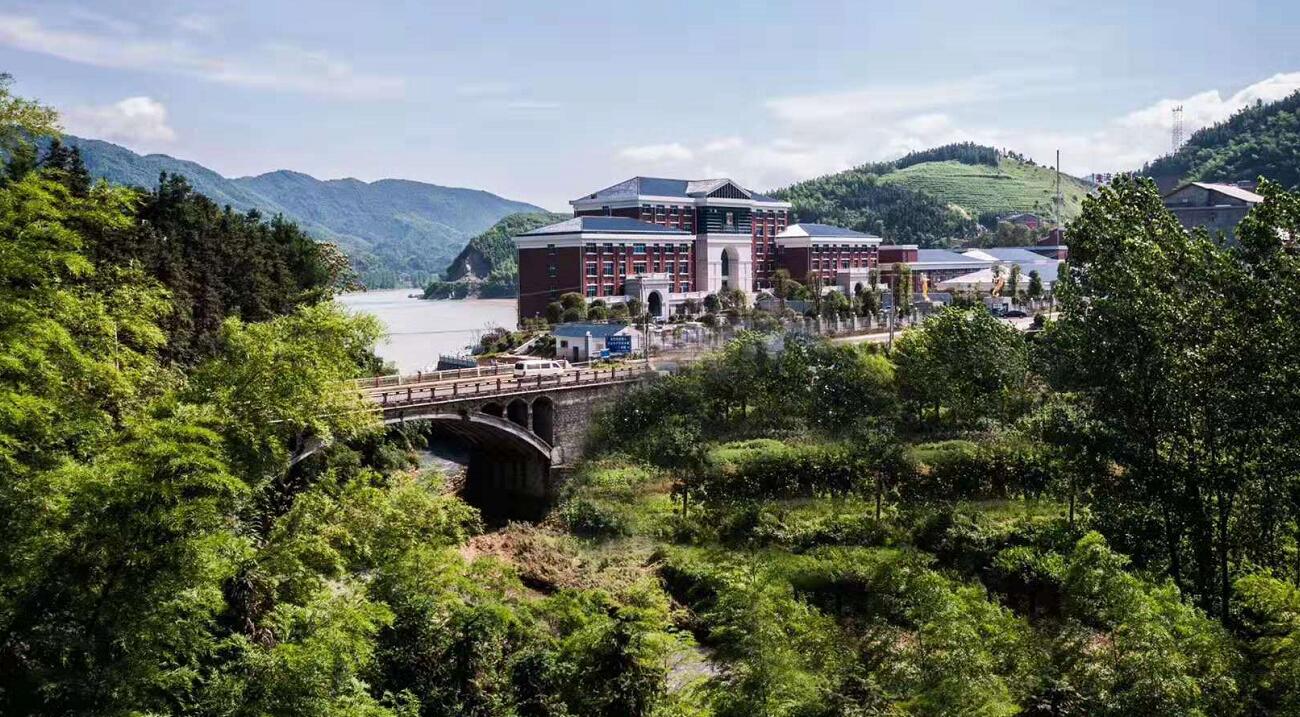 (远眺白沙溪)湖南省白沙溪茶厂股份有限公司,沿承于一九三九年,湖南省