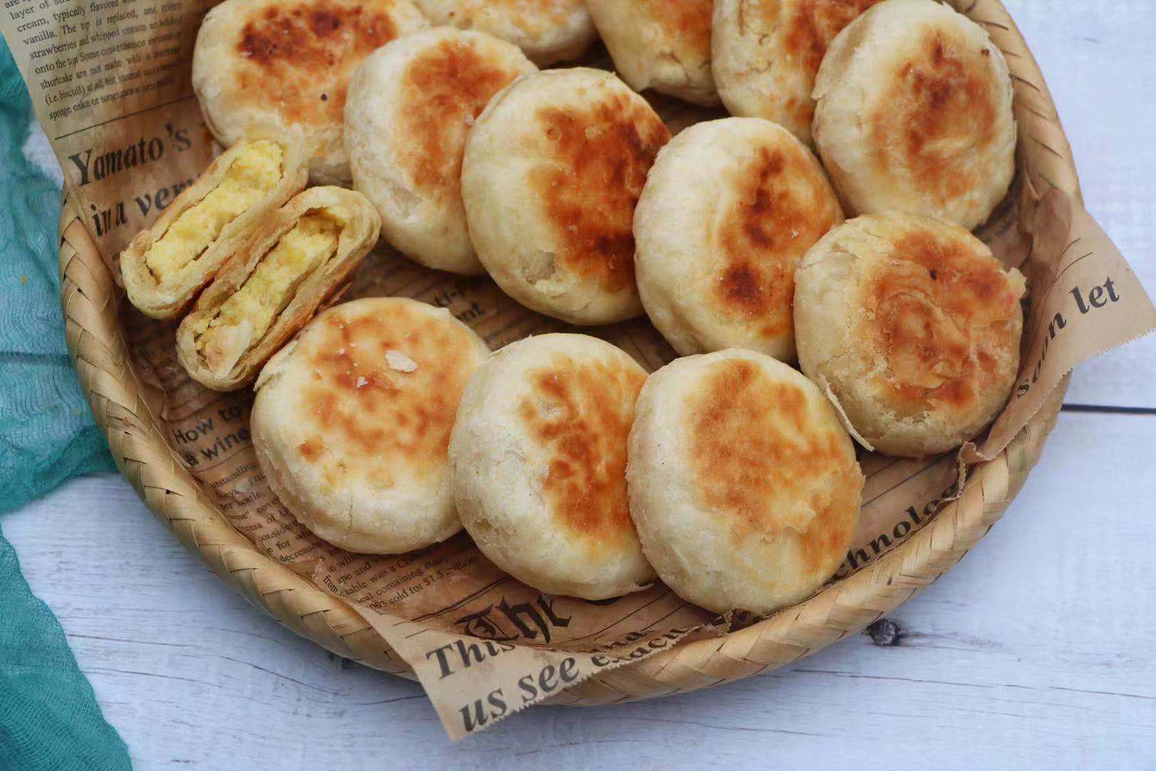 原创夏天多吃这种绿豆饼好吃不油腻既当零食又当甜点咋吃都不腻