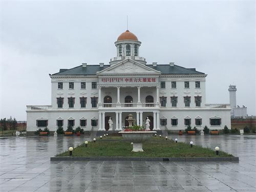 1927年蒋介石,汪精卫先后发动反革命事变,国内处于严重的白色恐怖中