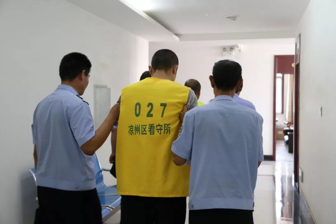 公诉机关指控,被告人姚国录,姚建庆父子为追求高额非法利润,成立小额