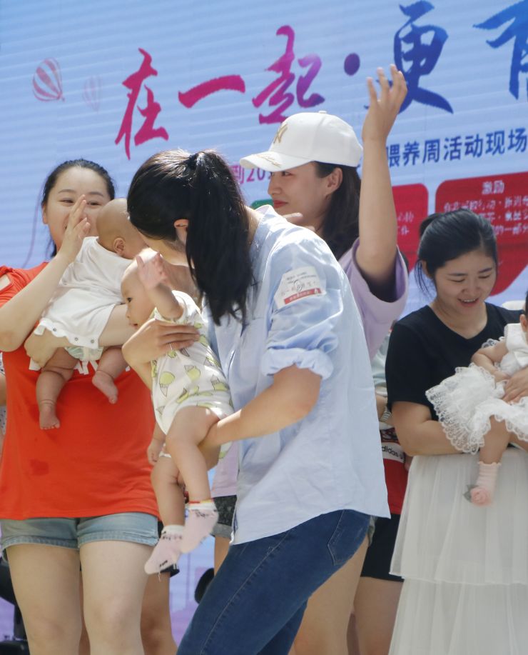 鳳凰婦產助力2019世界母乳餵養周哺乳快閃倡導母乳餵養