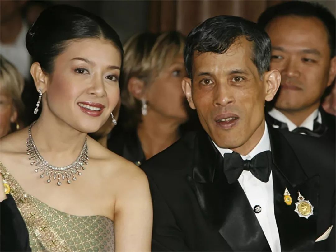 泰国国王和贵妃图片