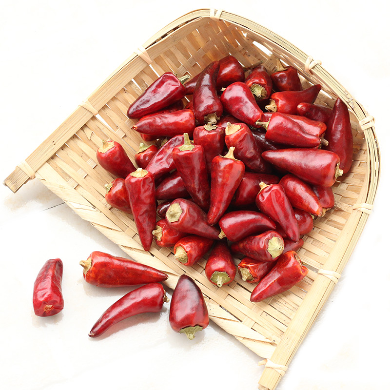 子弹头辣椒,因短粗的外形酷似"子弹"而得名,辣度中等,虽然辣椒比二