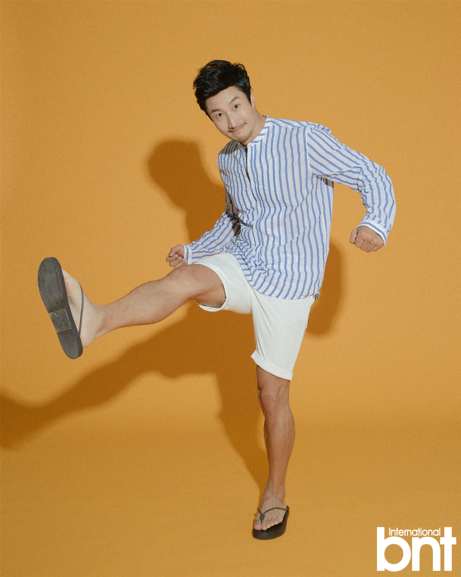 1/ 12 近日,演员李勋携手bntnenws拍摄了一组时尚写真,透露了出演综艺