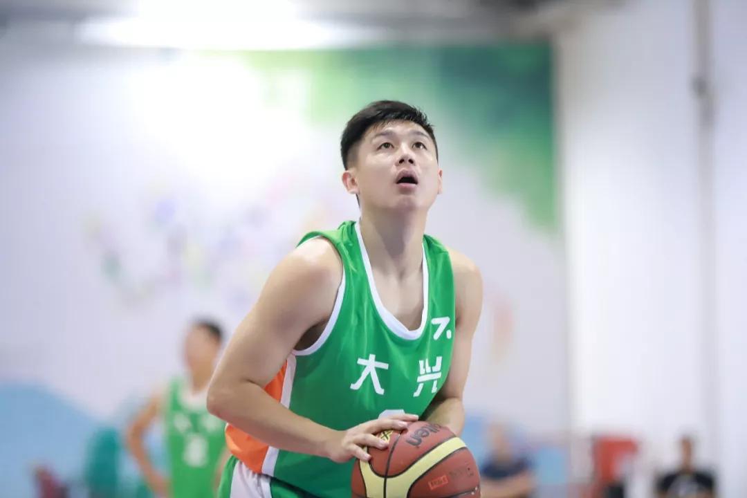 挺进八强两场三人30丨北京篮球锦标赛季后赛即将开战