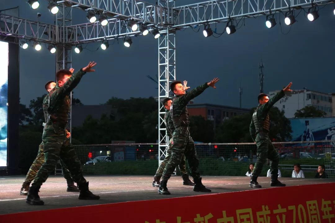 精彩文艺轻骑兵激情表演动人心