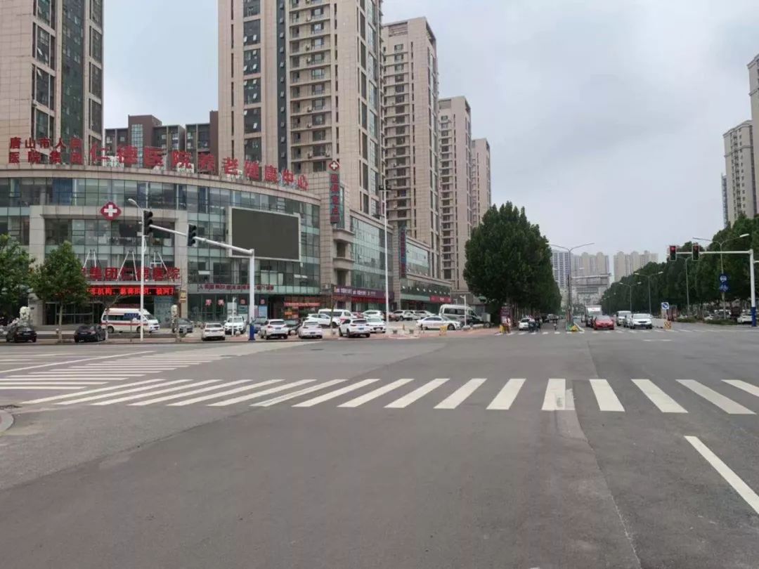 唐山龙泽路建华道至大庆道段非机动车道内停车泊位将陆续取消