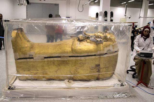 古埃及法老图坦卡蒙外层镀金棺将开始修复