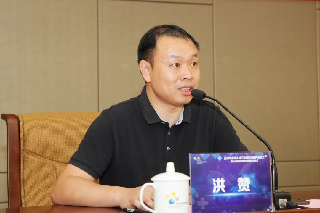 许世斌局长为服务专员代表授旗,台州市注册会计师协会会长金官兴 市