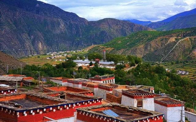 乡城游记茶马古道上的乡城白藏房