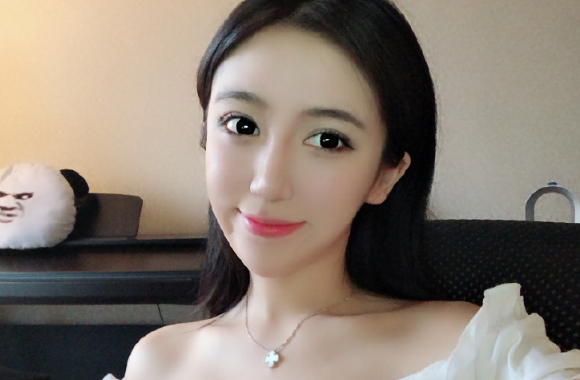 有种"自黑"叫呆妹儿的微博简介,仅9字,却让人忍俊不禁!