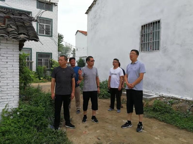 8月4日,县委副书记,县长陈兴旺先后到县经济开发区,厉山镇和唐县镇,对