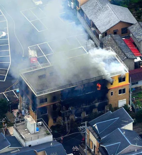 蜡笔小新死亡现场图片图片