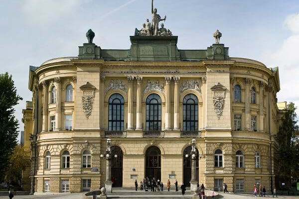 法国留学生毕业想落户上海?这些学校要记住!