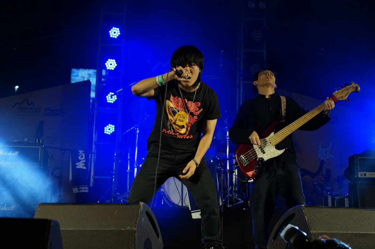 第一个出场的是来自广州的mover,他们以动感的音乐和扣动人心的鼓点