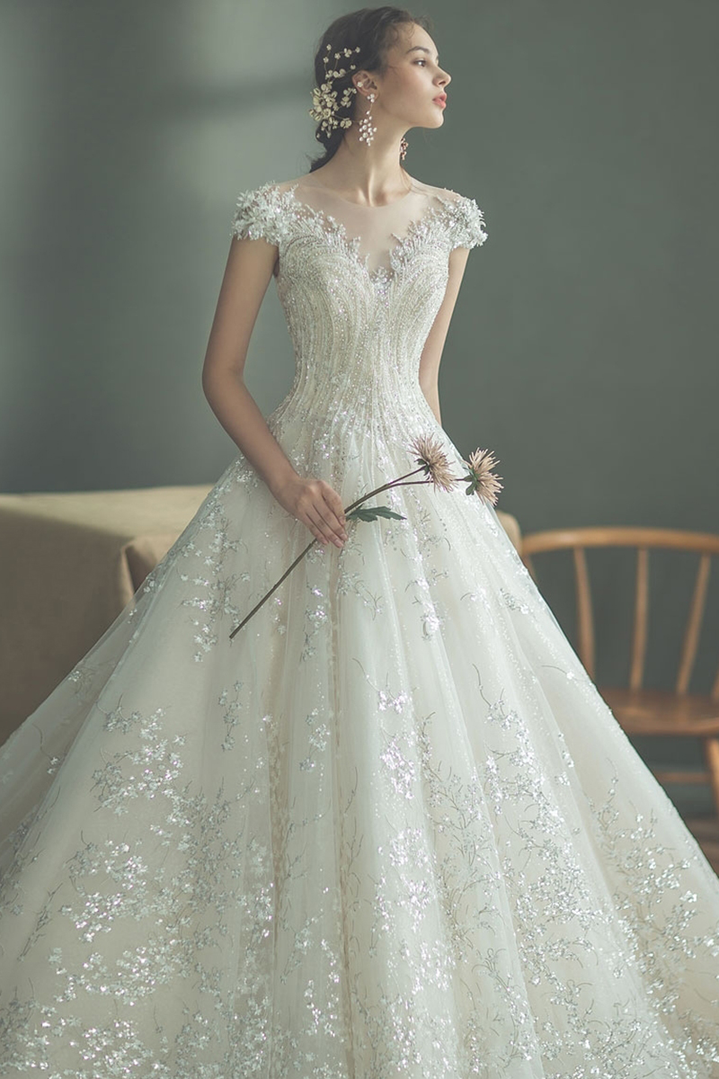 低调华丽的精致艺术:18件优雅时尚女神系婚纱_礼服