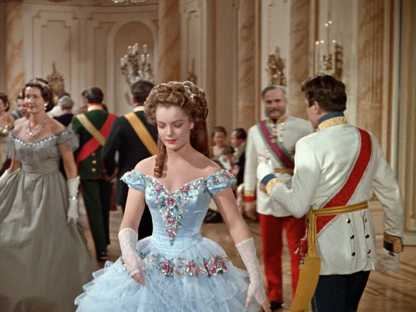 提升审美必看的茜茜公主经典华丽宫廷风21世纪依旧不过时