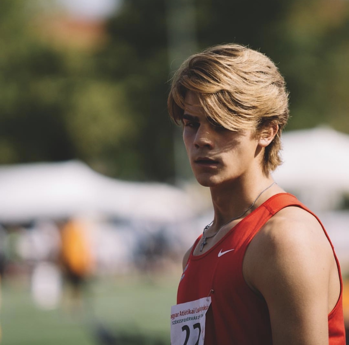 最大的日常爱好是骑拉力摩托,老爹rocco siffredi就给建了属于自己的