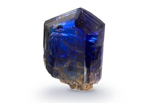 双锥状蓝宝石晶体一眼望去,蓝宝石和坦桑石的外观极为接近,但是可以从