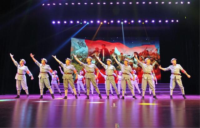大型歌舞我们的队伍向太阳隆重纪念中国人民解放军建军90周年