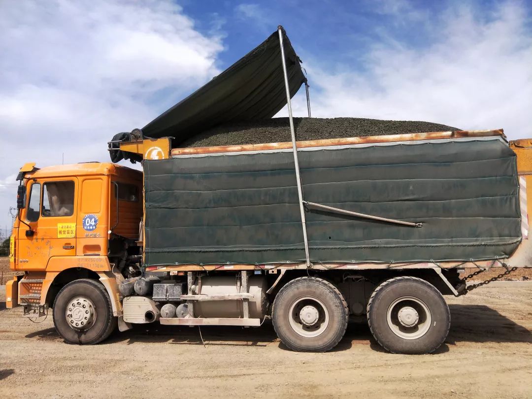 篷布自动覆盖机水稳颗粒清扫车施工到哪里环保就到哪里从细节做起