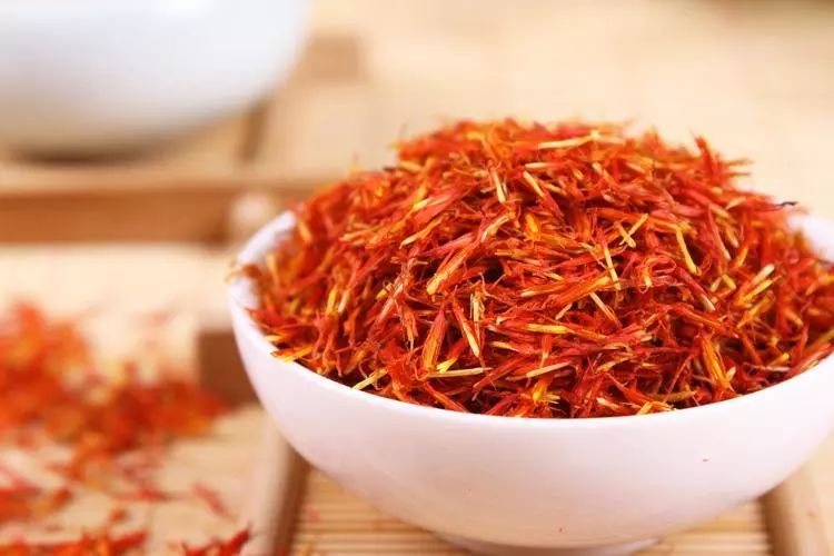 它是红花油的主要成分活血通经祛瘀止痛是真正的女性之友