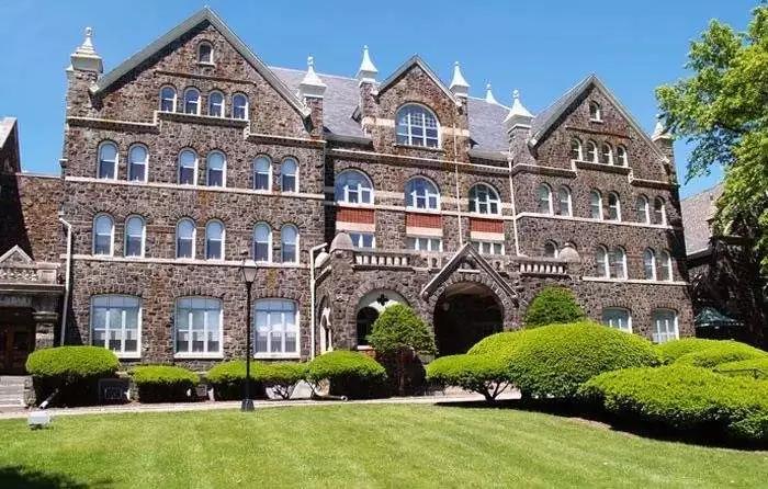 成立时间:1742年莫拉维亚学院位于美国宾夕法尼亚州的伯利恒市,学校于
