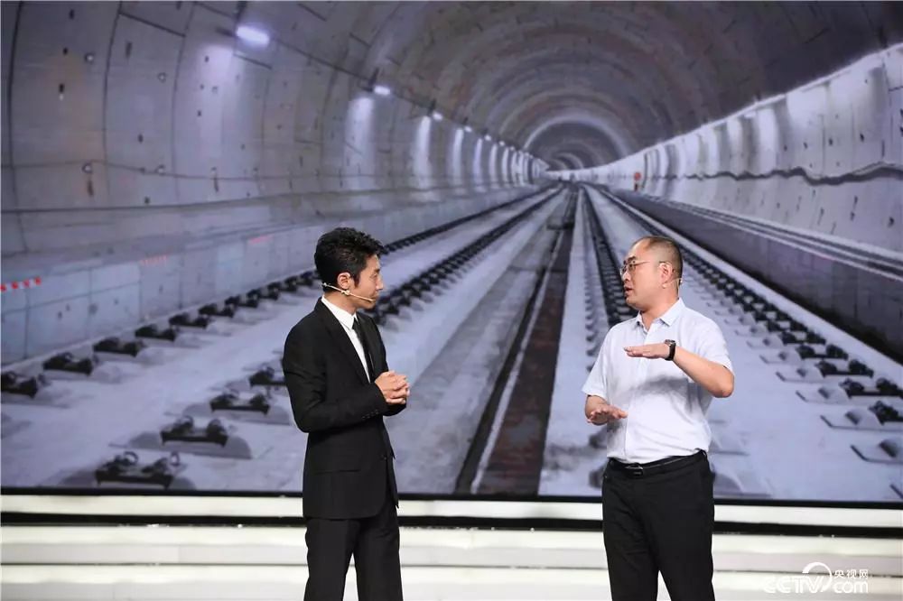 新京张高铁总设计师王洪雨做客央视《开讲啦》栏目如何保护老京张铁路