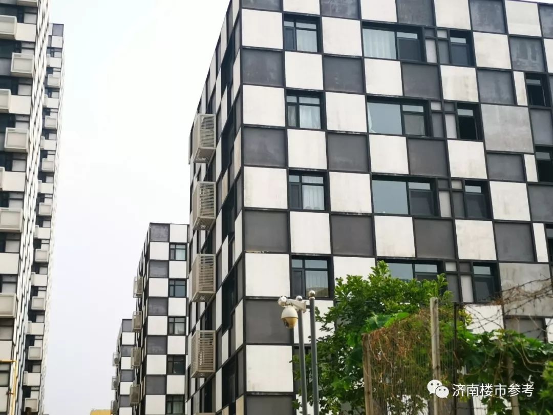 中国盒子是本土开发商大舜天成的烂尾之作.这对于广大业主来