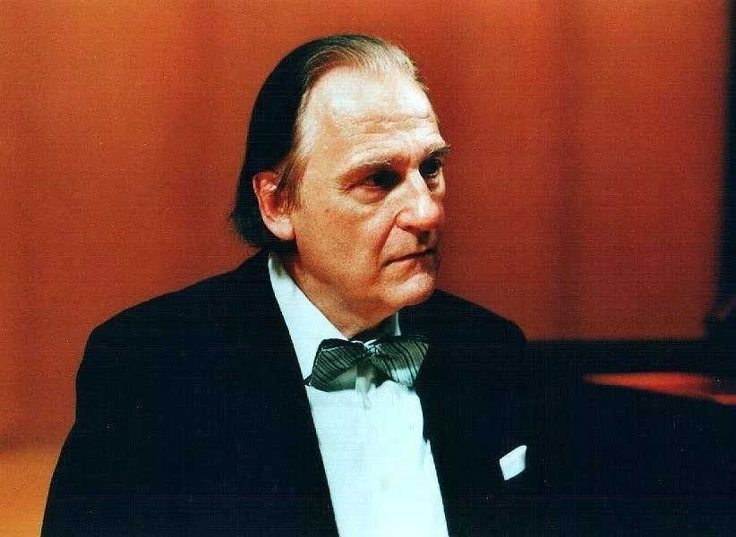 也是在提及法国印象乐派时,最容易被人们想起的一位重要代表性人物