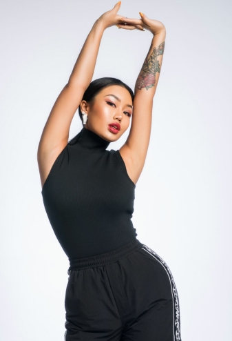 中国新说唱蜜妞被淘汰后网友找出她以前照片表示太漂亮了