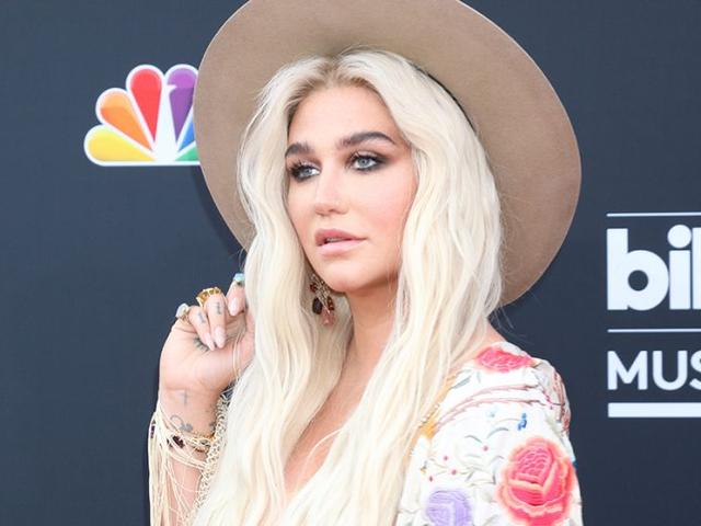 钱婆的艺名叫凯莎·罗斯·赛伯特(kesha rose sebert),kesha是她的