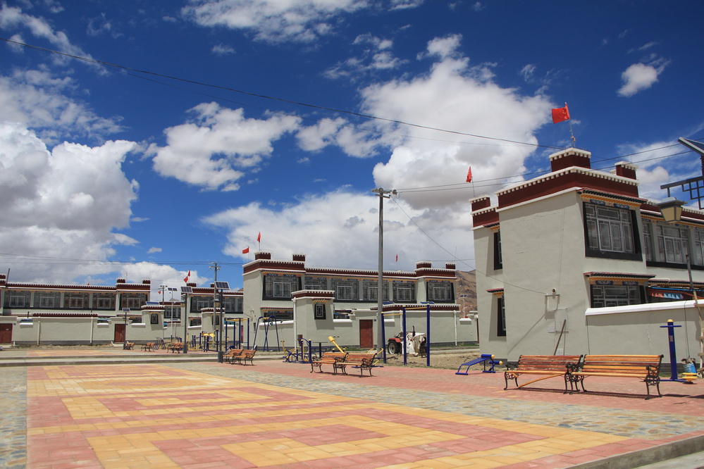 【边疆党旗红】甲岗村:挪穷窝 换新颜 变身边境小康村_日土县