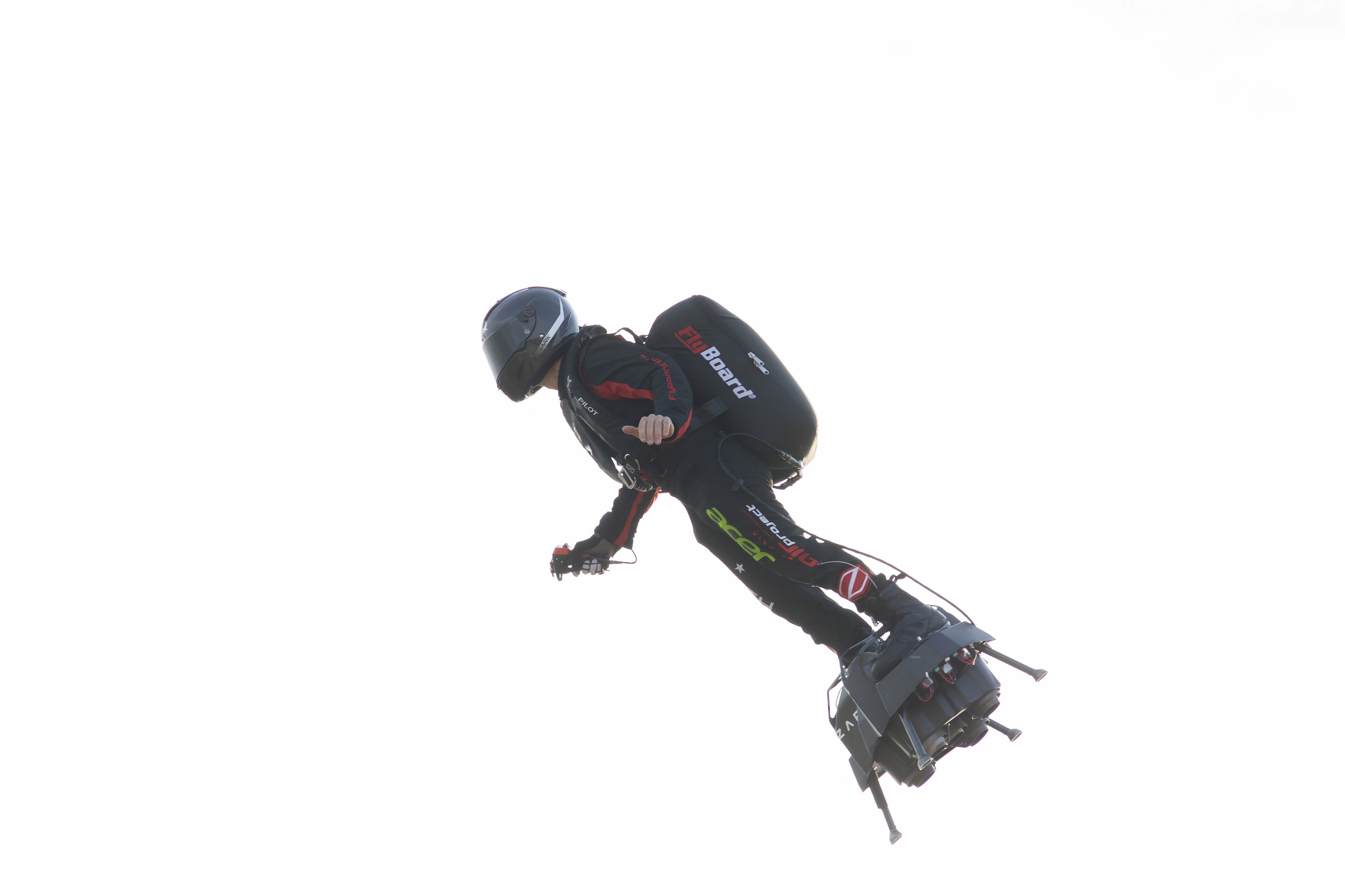 法国飞人成功飞越英吉利海峡