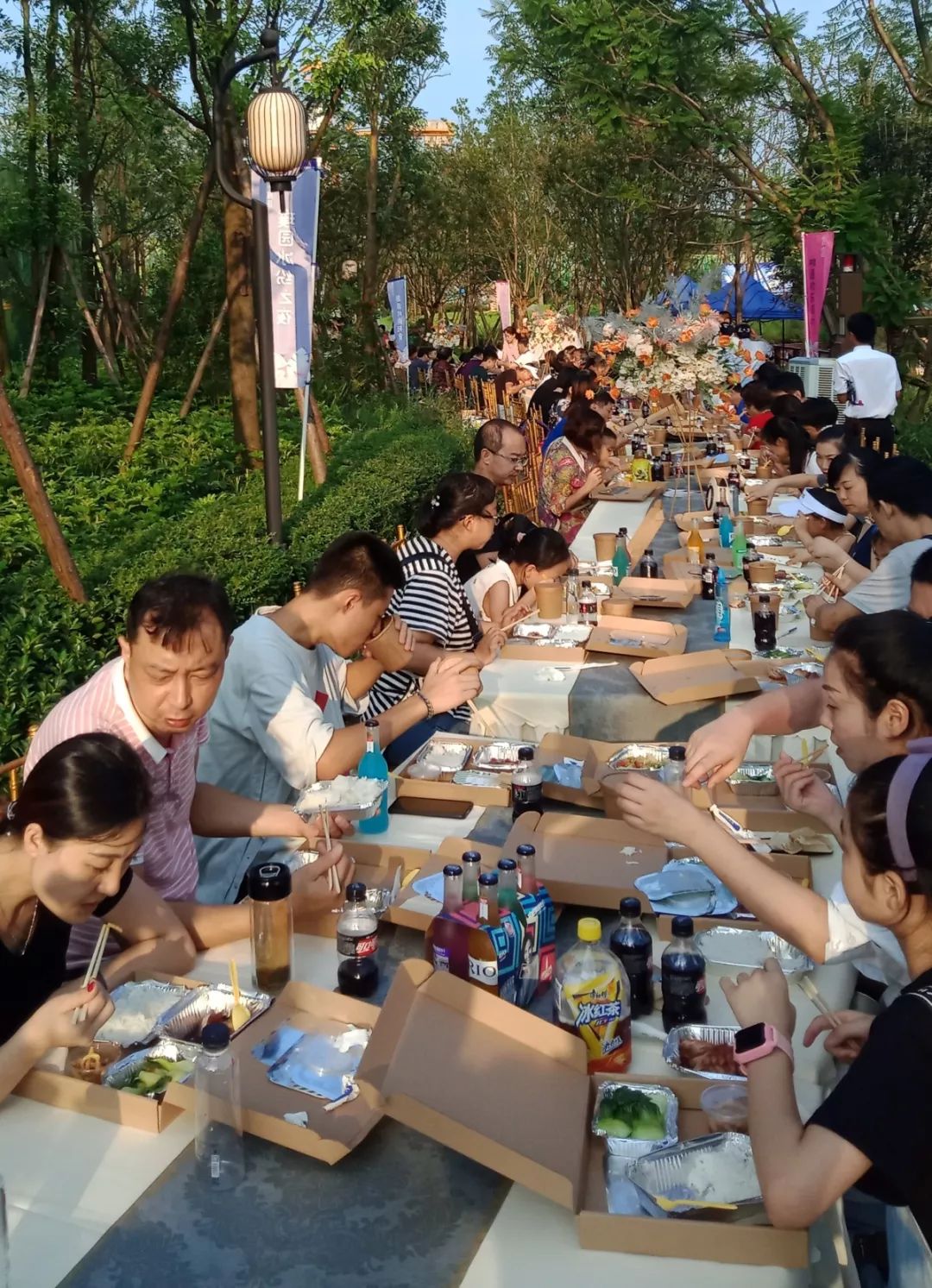 燒鵝飯海南雞飯,咖喱牛腩定製的時尚輕食由主辦方在紅高粱酒樓好多