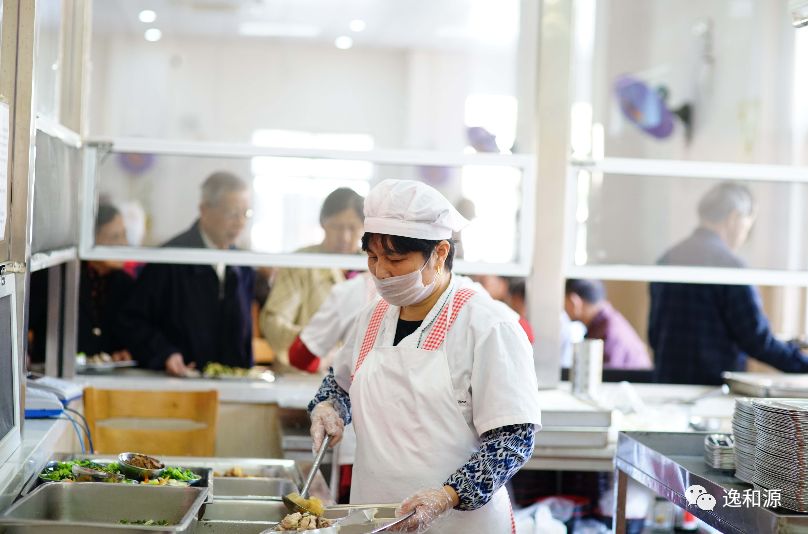 嘉興逸和源你們食堂有人送錦旗麼逸和源有