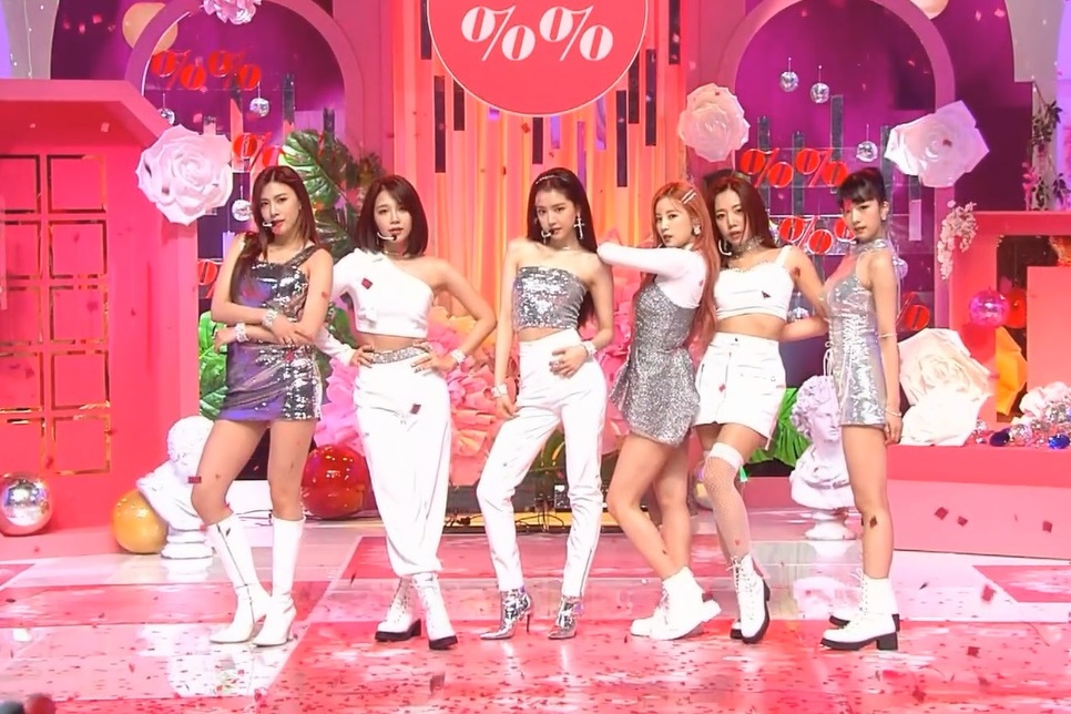 莫笑中字虽然艳丽动人却有些高冷190111apink现场版