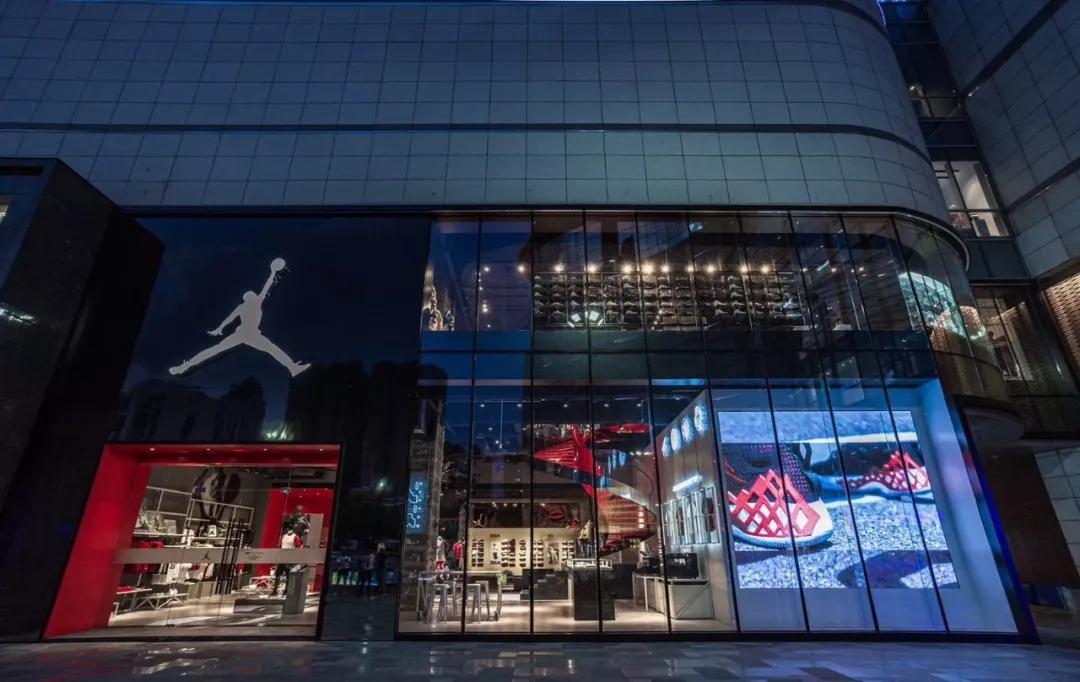 华中最高端aj店开幕,开业第一天卖了118万!