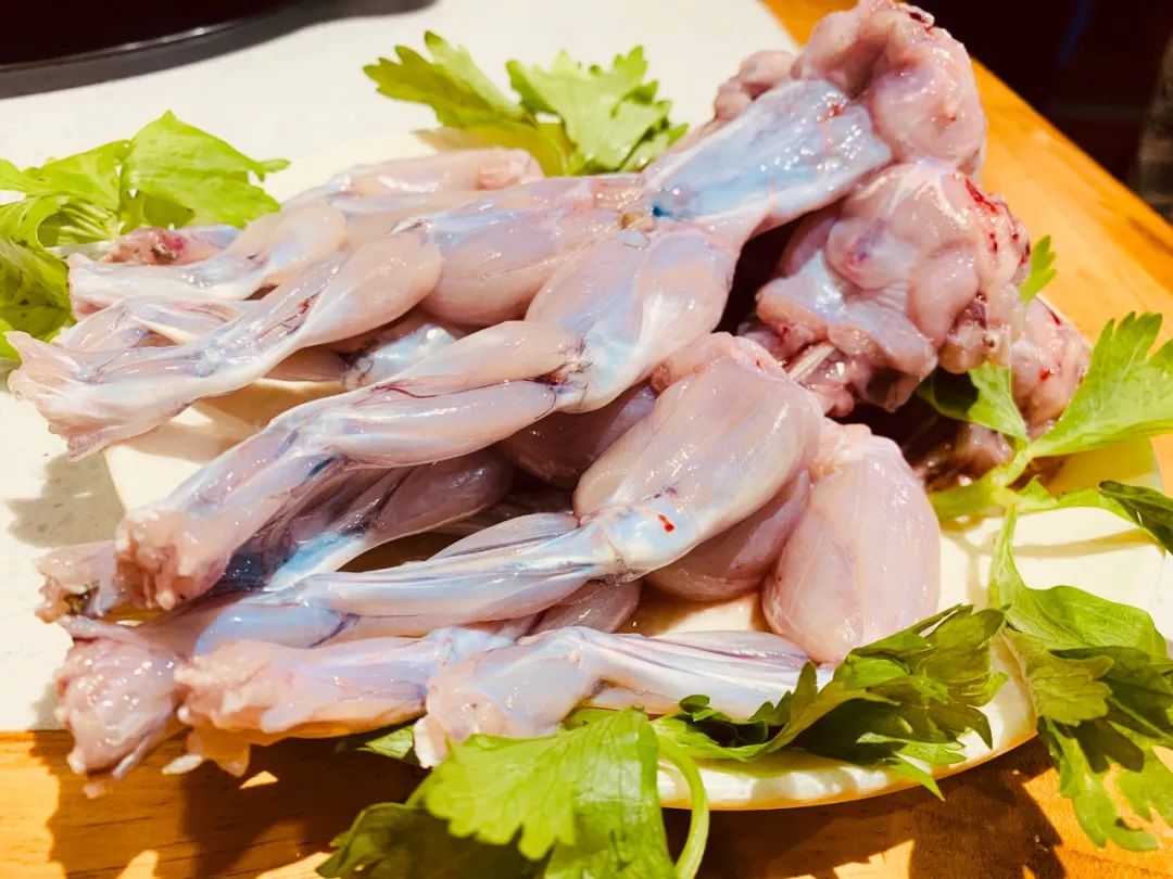 688元抢原价198元龙泉吾悦广场舟小渔美蛙鱼头24人餐今晚吃蛙