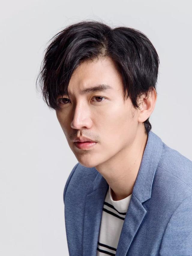 曾经"可米小子"成员,年轻时撞脸木村拓哉,却星途坎坷右耳失聪_曾少宗