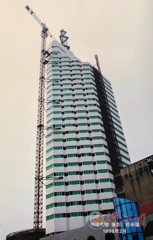 襄阳第一高楼封顶之际一起来回顾那些年的襄阳高度