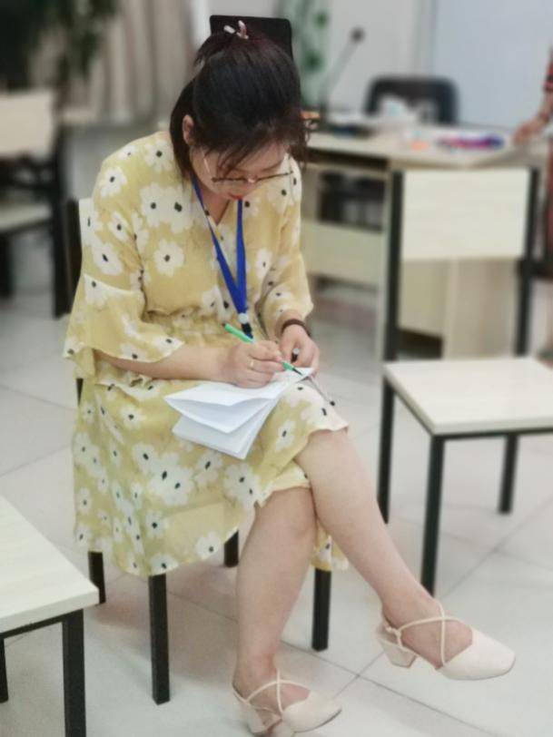 第一个阶段,一张a3的白纸,在魏老师的引领下,成为了一本谱写人生的