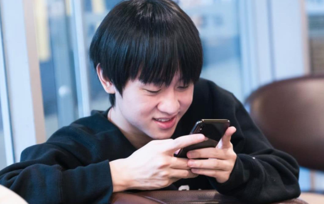 lol电竞真兄弟小明举动暖心网友力挺昔日队友宁王