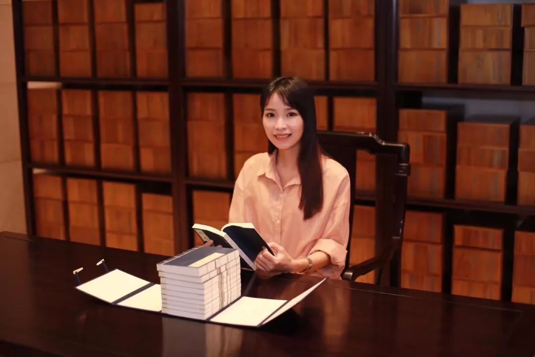 3,白茹:主讲老师黄埔书院阅读研究中心特约研究员,读书会主持人,专职