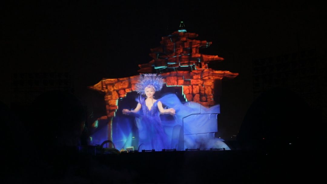 北戴河看个秀也能这么多人？